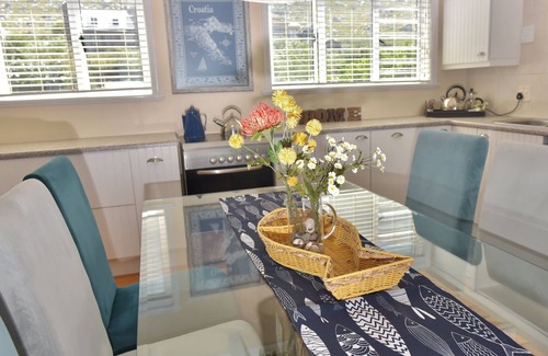 Betty's Bay House | Charming 1-bedroom house in gorgeous Betty's Bay with WiFi