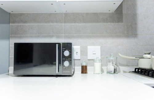 Greater Johannesburg Metropolitan Area Apartment | Charming 1-bedroom & 1-bathroom apartment in vibrant Johannesburg with Wi-Fi