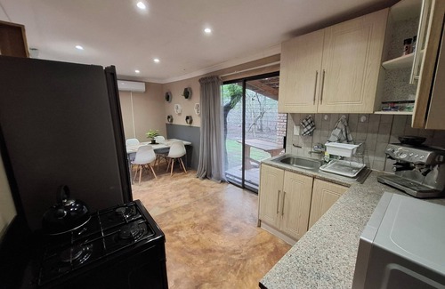 Marloth Park Cottage | Charming 1-bedroom cottage in enchanting Marloth Park with WiFi, AC