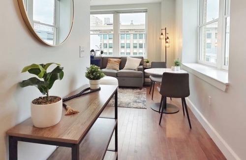 Downtown Jacksonville Apartment | Charming 1 BR Apts - 1.25 Miles to TIAA Bnk Fld!