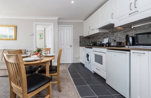 Brondesbury Park Hotel | Charming 1 BR on Willesden Green