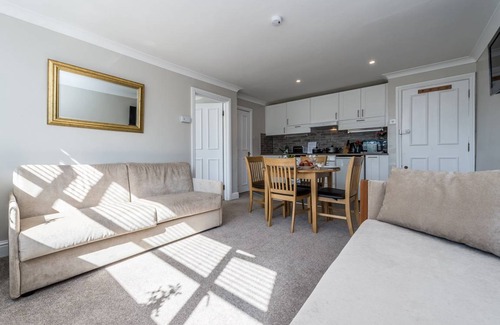 Brondesbury Park Hotel | Charming 1 BR on Willesden Green