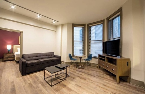 Central Business District Resort | Charming 1-BR resort w/pool & fitness room, Supebowl week downtown New Orleans