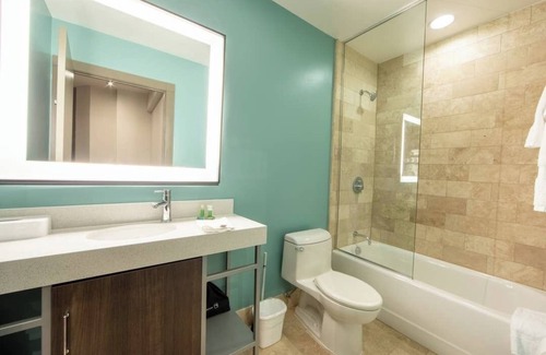 Central Business District Resort | Charming 1-BR resort w/pool & fitness room, Supebowl week downtown New Orleans