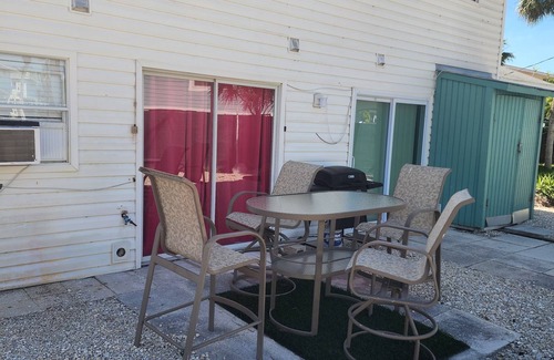Hills T P Apartment | Charming 1-BR apt, Mermaid Hideaway with WiFi, AC in enjoyable Fort Myers Beach