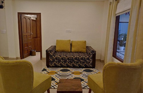 Landour House | Charming 10-bedroom Forest Resort With Barbeque Bonfire