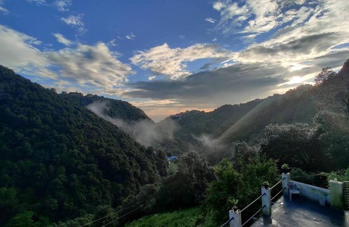 Landour House | Charming 10-bedroom Forest Resort With Barbeque Bonfire