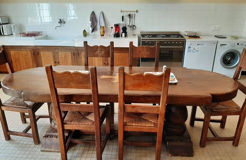 Roches-Bettaincourt Cottage | Charming 10-Person Cottage with Private Park and BBQ Area Near Joinville