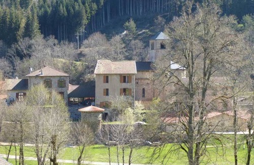 Saint-Vert Cottage | Charming 10-Person Cottage in Idyllic Saint-Vert Setting