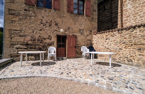 Saint-Vert Cottage | Charming 10-Person Cottage in Idyllic Saint-Vert Setting