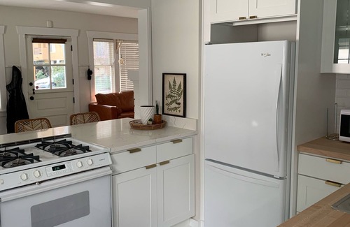 Alki House | Charming 100 year old home - 1 Block from Beach Drive