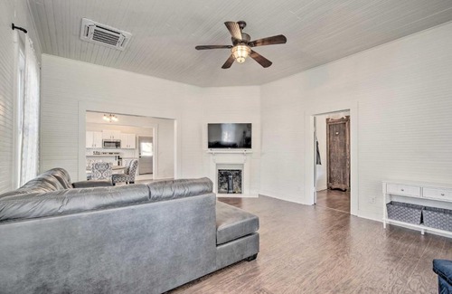 Historic District House | Charming 100-Year-Old Home Less Than 1 Mi to Downtown