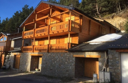 Les Angles Ski Chalet | Charming 16Pax chalet 7 bedrooms 5 bathrooms 5 WCs including 3 suites