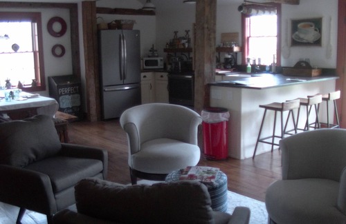 Woodbury House | Charming 1760 Cape Nestled in the Foothills of Litchfield County