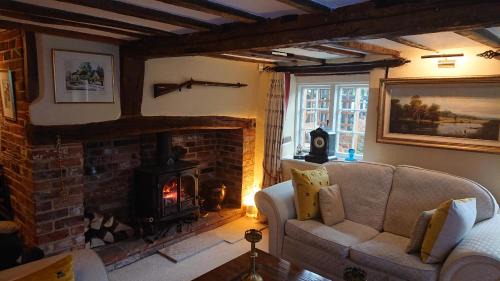 Hurley House | Charming 17th Century 2-Bed Cottage in Medmenham
