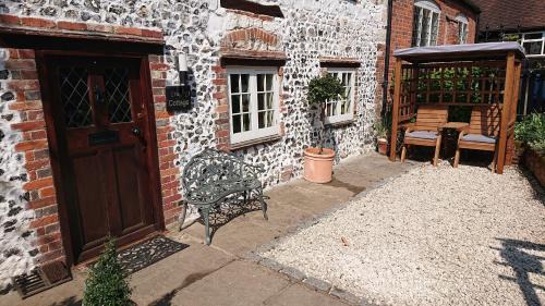 Hurley House | Charming 17th Century 2-Bed Cottage in Medmenham