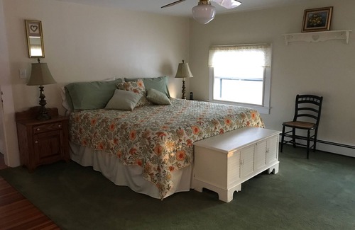 Amherst Other | Charming 1840 Farmhouse ~ Magical Retreat ~ sleeps 14