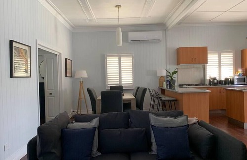 Annerley House | Charming 1920's 4Br freestanding Plantation Qldr.