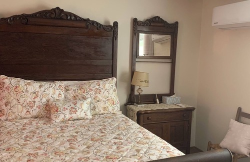 Peaks Other | Charming 1920s 4-bedroom farmhouse in lovely Bedford