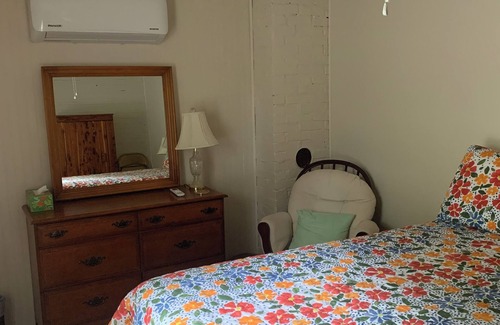 Peaks Other | Charming 1920s 4-bedroom farmhouse in lovely Bedford