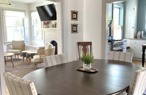 Sebring House | Charming 1920s Bungalow- stay where HGTV's Hometown Takeover stayed!