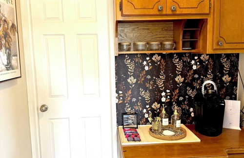 Canyon County Cottage | Charming 1920s Cottage Retreat – Modern Comfort, Vintage Soul