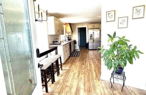 Canyon County Cottage | Charming 1920s Cottage Retreat – Modern Comfort, Vintage Soul