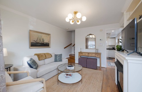 Old Town Alexandria House | Charming 1920s Townhome in Old Town!