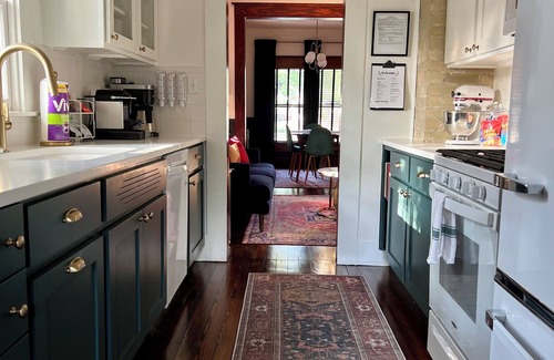 New Braunfels House | Charming 1925 Home Walk to Downtown Modern Comforts Sleeps 6