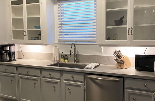 Washington Ave./ Memorial Park House | Charming 1930s Arts District Bungalow near the Heights