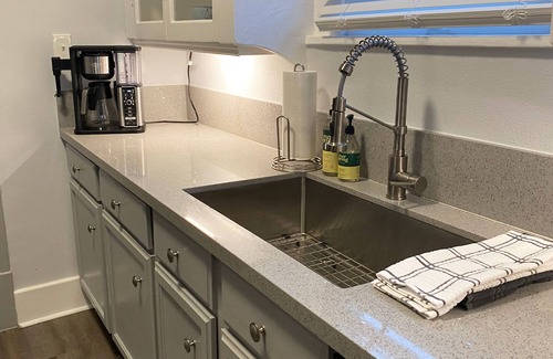 Washington Ave./ Memorial Park House | Charming 1930s Arts District Bungalow near the Heights
