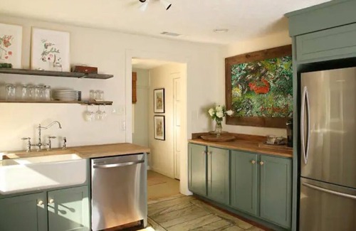Dahlonega Cottage | Charming 1935 Cottage: "The Little House"