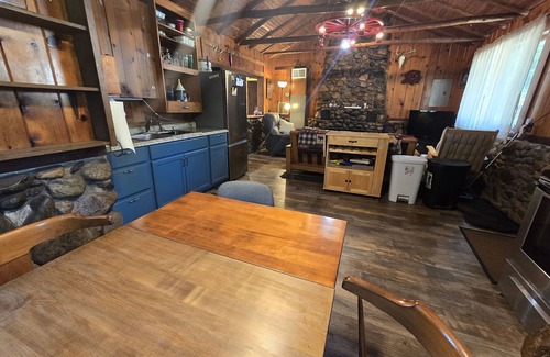 Tomahawk Cabin | Charming 1940s Cabin on Mohawksin, Firepit, Kayaks/Canoes Incl. Close to Trails