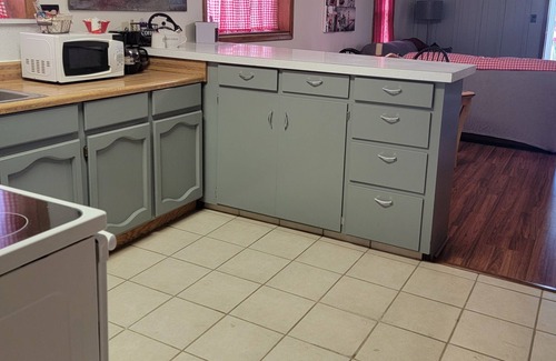 Elko House | Charming 1950's Home, 1 Bedroom, and 1 Bathroom – Your Perfect Retreat