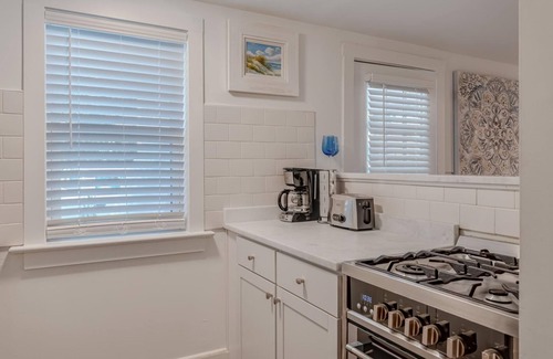 Isle of Palms Apartment | Charming 1950s Beach Cottage Apt B