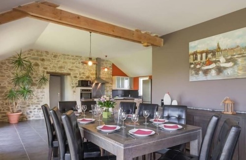 Nort-sur-Erdre Cottage | Charming 19th-Century Barn near Nantes – Sleeps 14, Private Terrace, Large Garden, Free WiFi