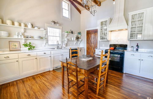 Dahlonega Cottage | Charming 19th-Century Schoolhouse - Dogs Stay Free!