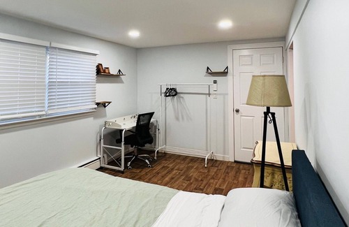 Glen Cove House | Charming 1B1B W/Private Entrance