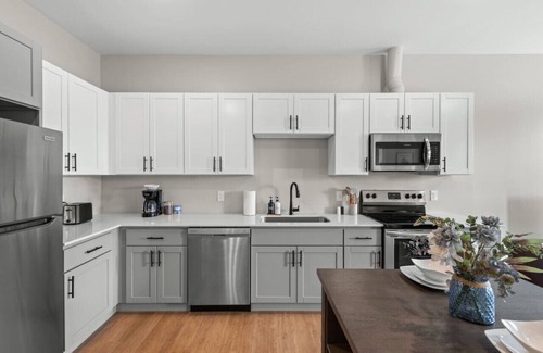 University Circle Apartment | Charming 1BDR | Cleveland Clinic | Free Garage