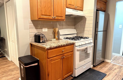 Rogers Park Apartment | Charming 1BDR - Great Location