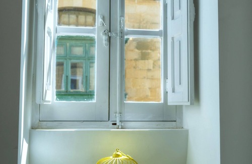 Floriana Apartment | Charming 1bedroom,roof terrace near Valletta DAZZ1