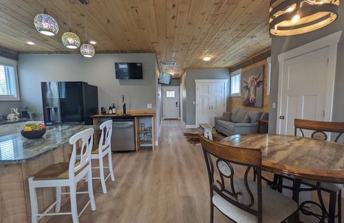 Candler House | Charming 1Bedroom w/Hot Tub ~ 15 Minutes to Downtown Asheville