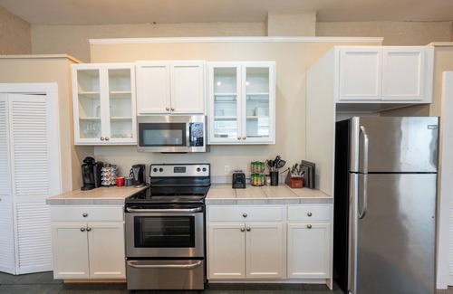 Albany Apartment | Charming 1BR Albany retreat w/parking & full kitchen, near MVP Arena, Washington Park & dining