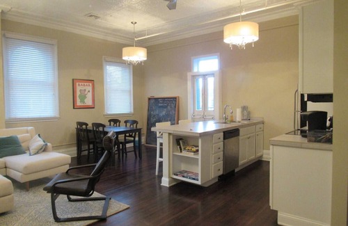 Albany Apartment | Charming 1BR Albany retreat w/parking & full kitchen, near MVP Arena, Washington Park & dining