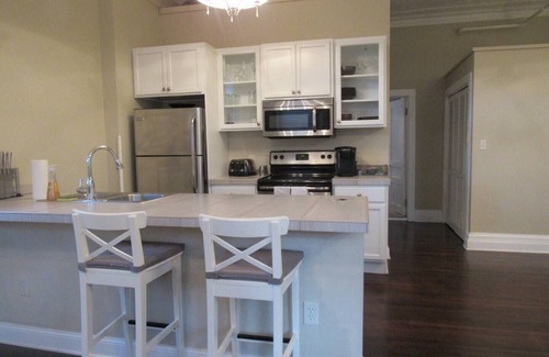 Albany Apartment | Charming 1BR Albany retreat w/parking & full kitchen, near MVP Arena, Washington Park & dining