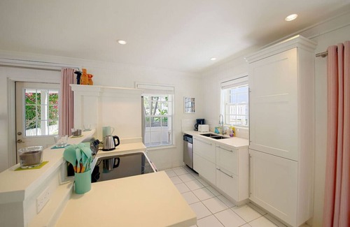 Governor's Harbour Cottage | Charming 1BR Ground Floor Cottage Apartment