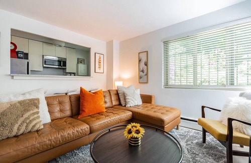 Broadway Condo | Charming 1BR Condo King Bed Close to Convention Center