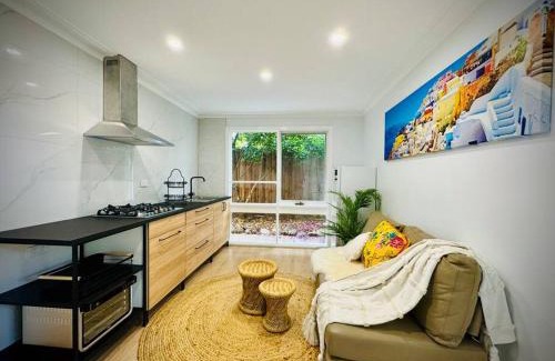 Wantirna South House | Charming 1BR Granny Flat Conveniently Located near Knox Shopping Center