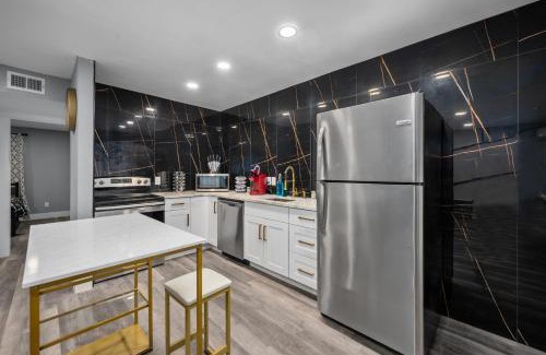 Houston Heights Apartment | Charming 1BR Heights Apt with Pool and Free Park