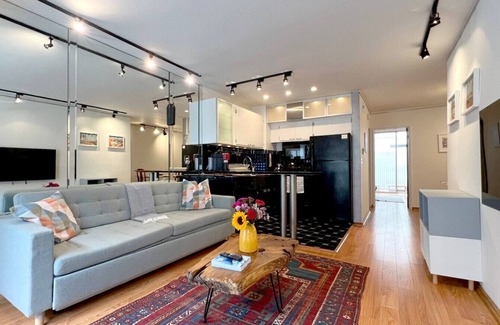 Wilshire Montana Apartment | Charming 1BR in Prime Santa Monica – Walk to Beach